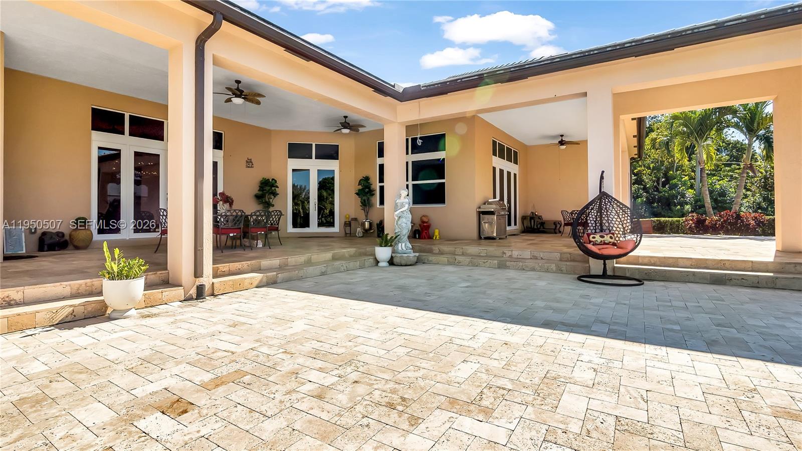 COUNTRY CLUB RANCHES SEC - Residential