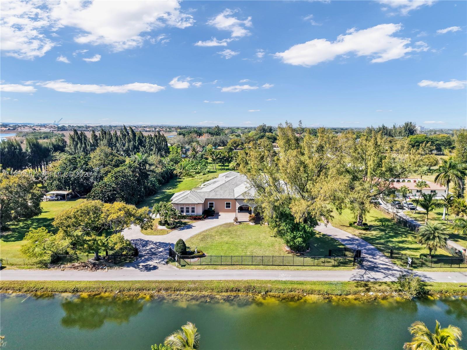 COUNTRY CLUB RANCHES SEC - Residential