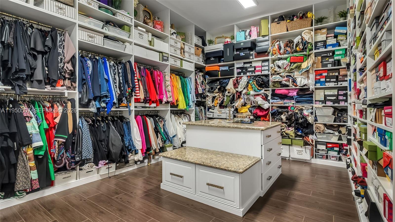 COUNTRY CLUB RANCHES SEC - Residential