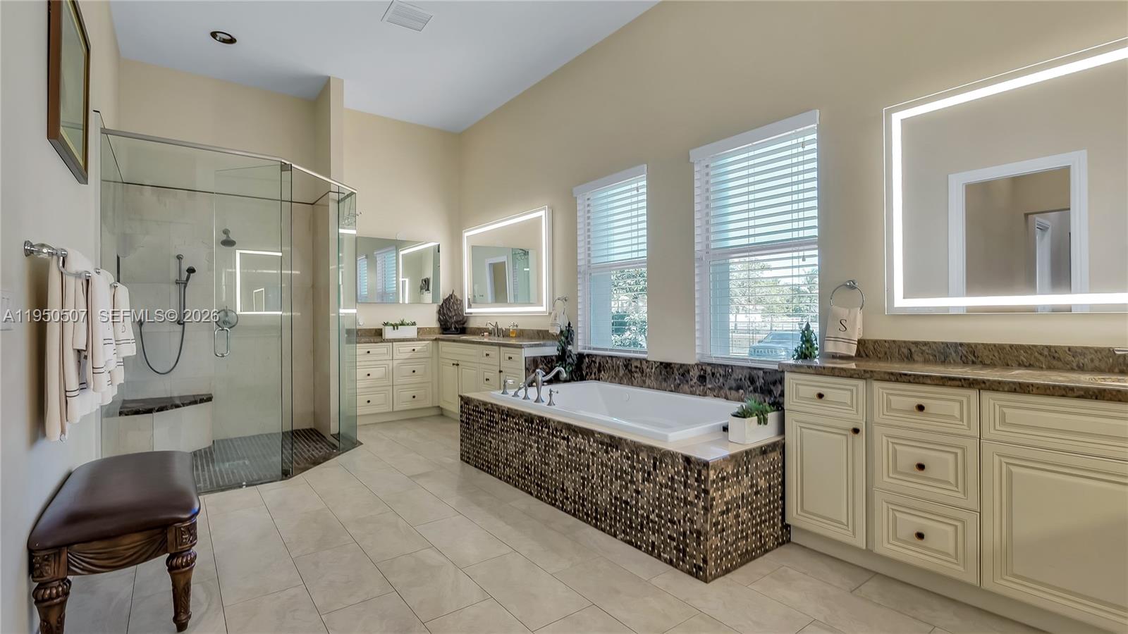 COUNTRY CLUB RANCHES SEC - Residential