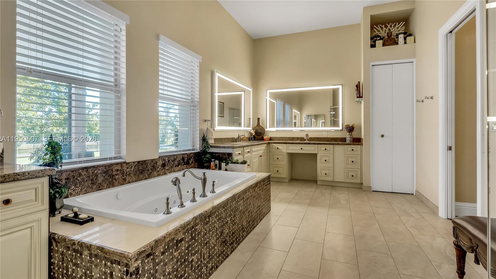 COUNTRY CLUB RANCHES SEC - Residential