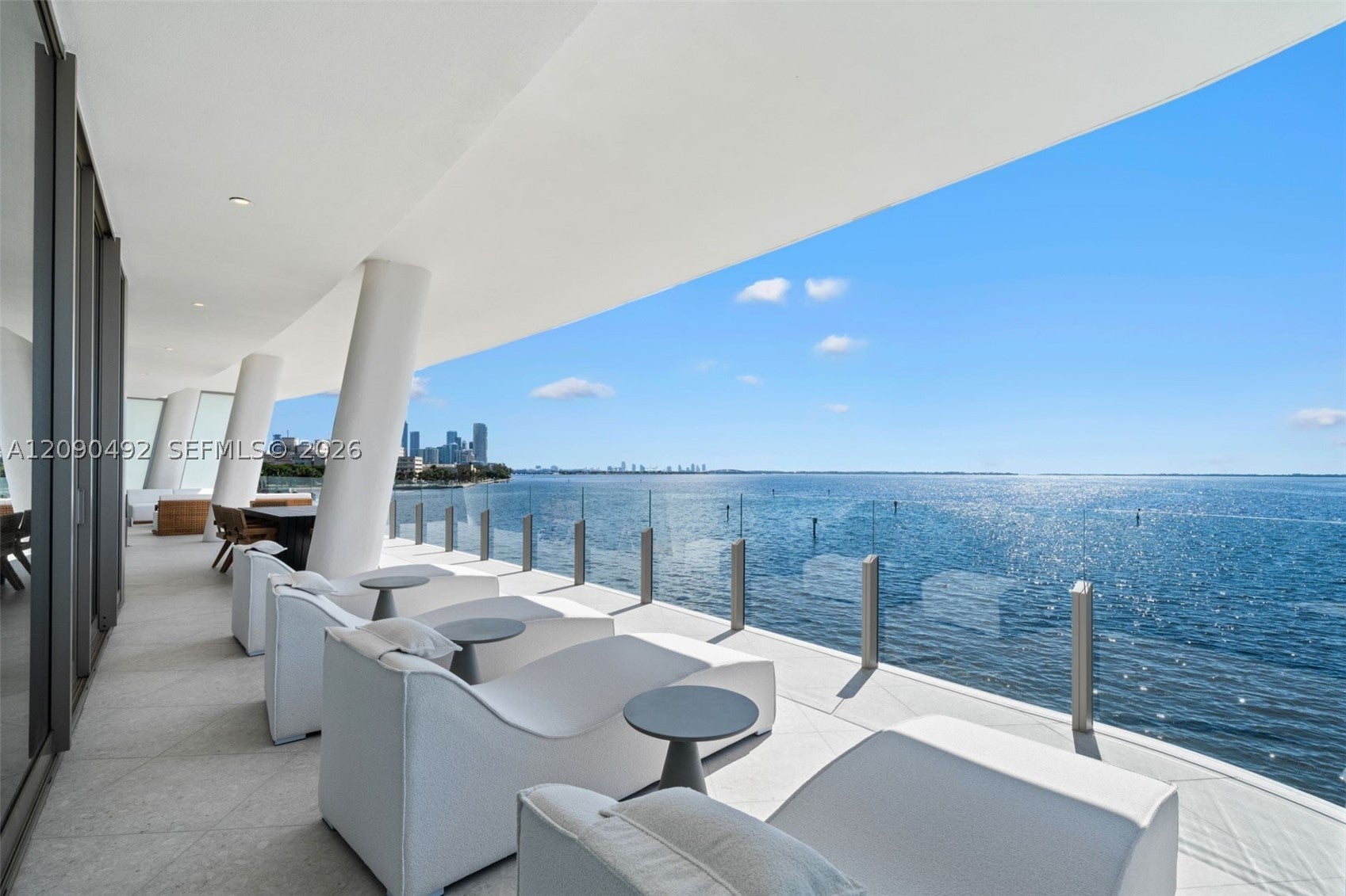 5 Grove Isle Dr M301