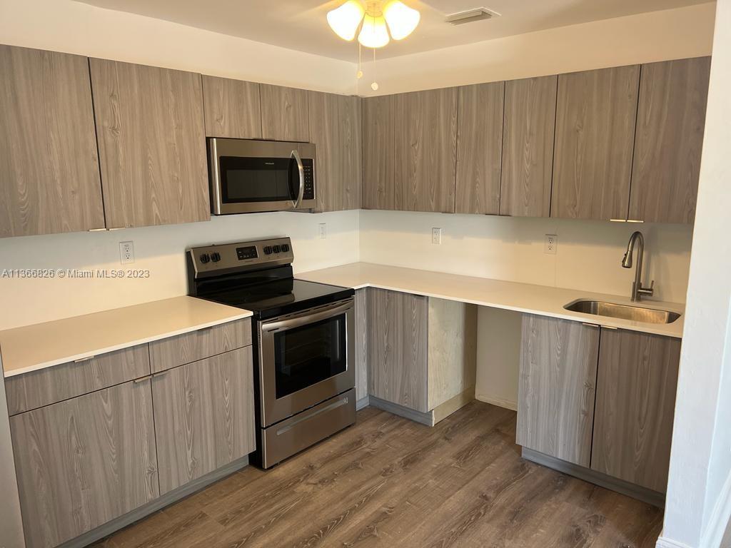 GLENROYAL SUB - Residential Lease