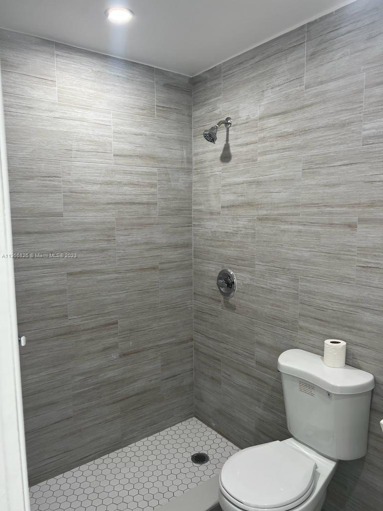 GLENROYAL SUB - Residential Lease