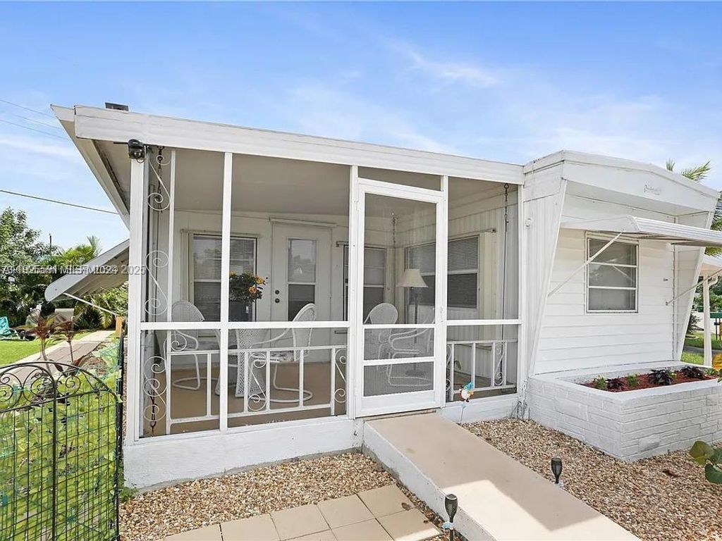 Photo of 8616 SW 16th Pl, Davie, FL 33324 (MLS # A11925591)