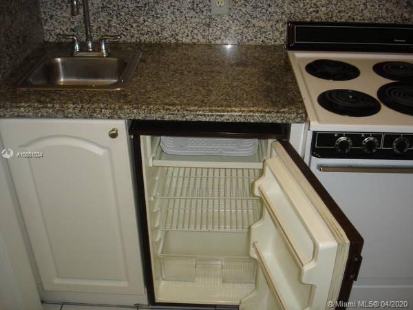 SOUTH BAY ESTATES - Residential Lease