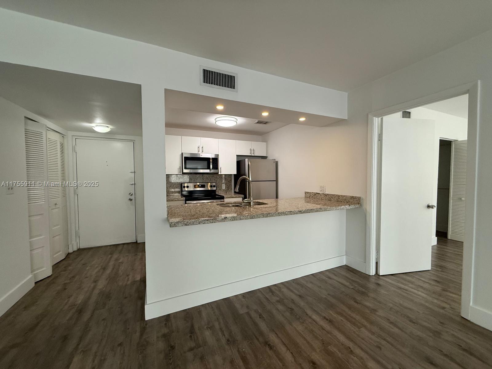 8120 Geneva Ct 255, Doral, Miami-Dade County, Florida - 2 Bedrooms  
2 Bathrooms - 