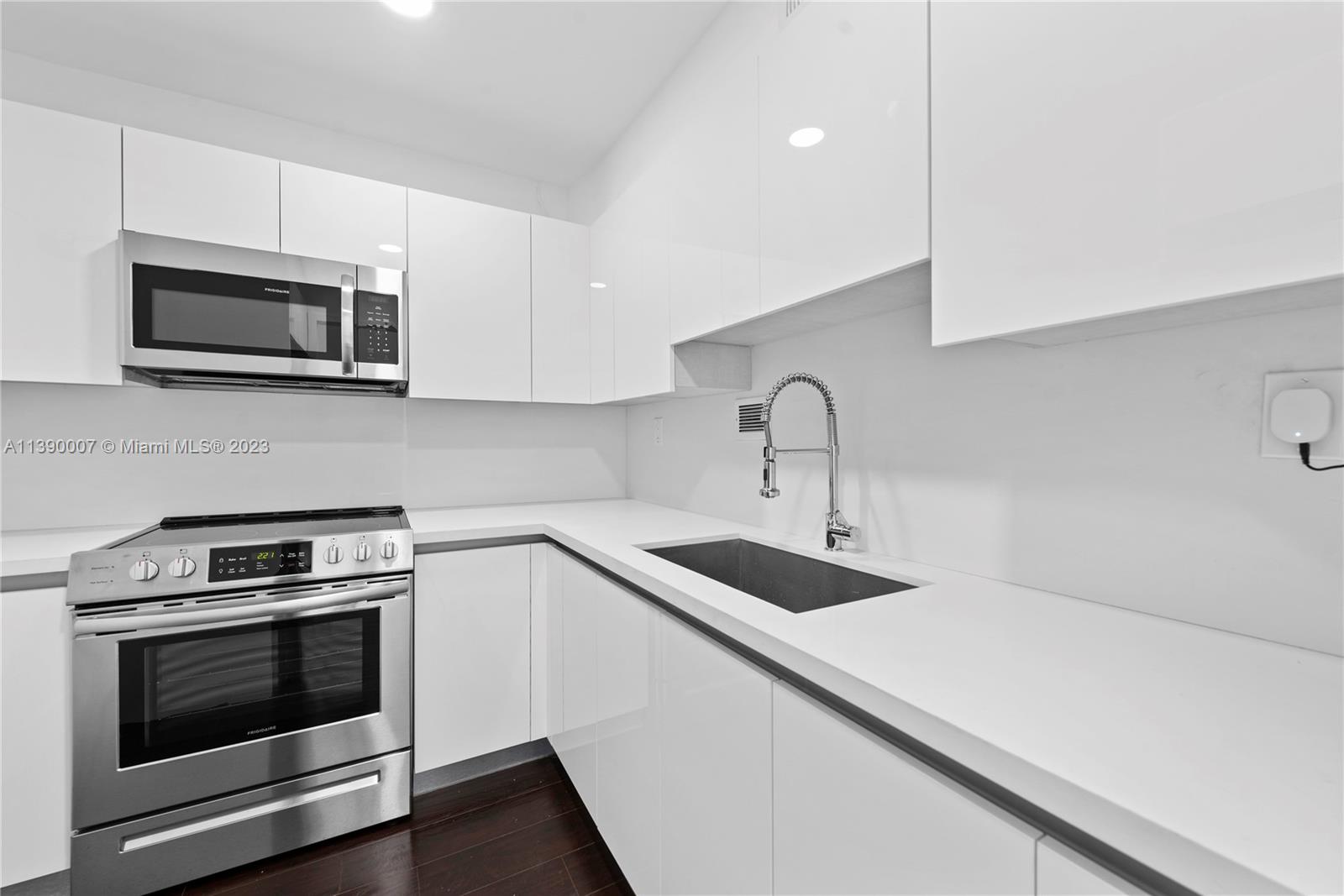 MIRADOR 1000 CONDO - Residential