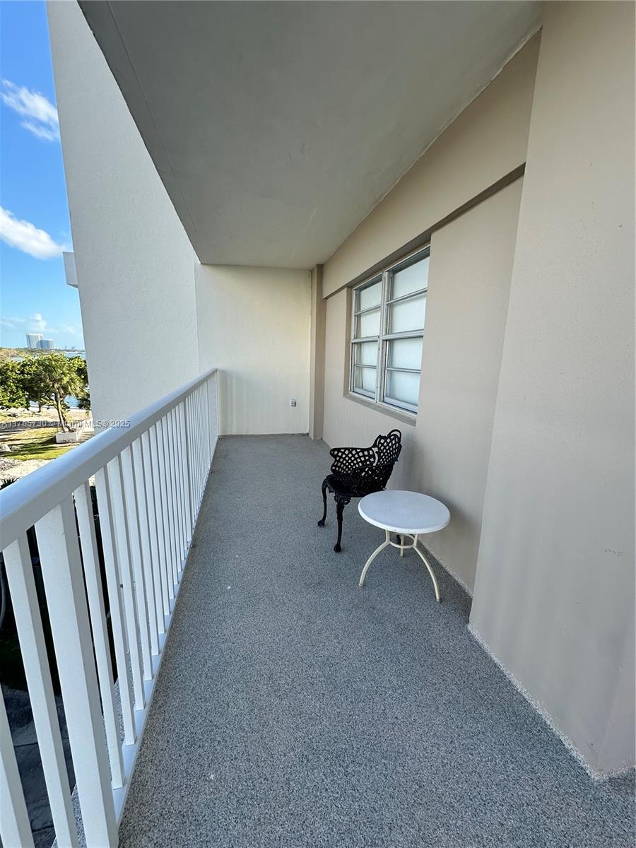 300 Bayview Dr 315