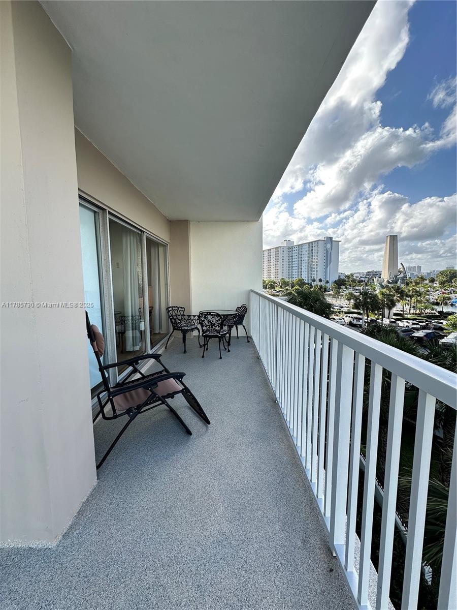 300 Bayview Dr 315