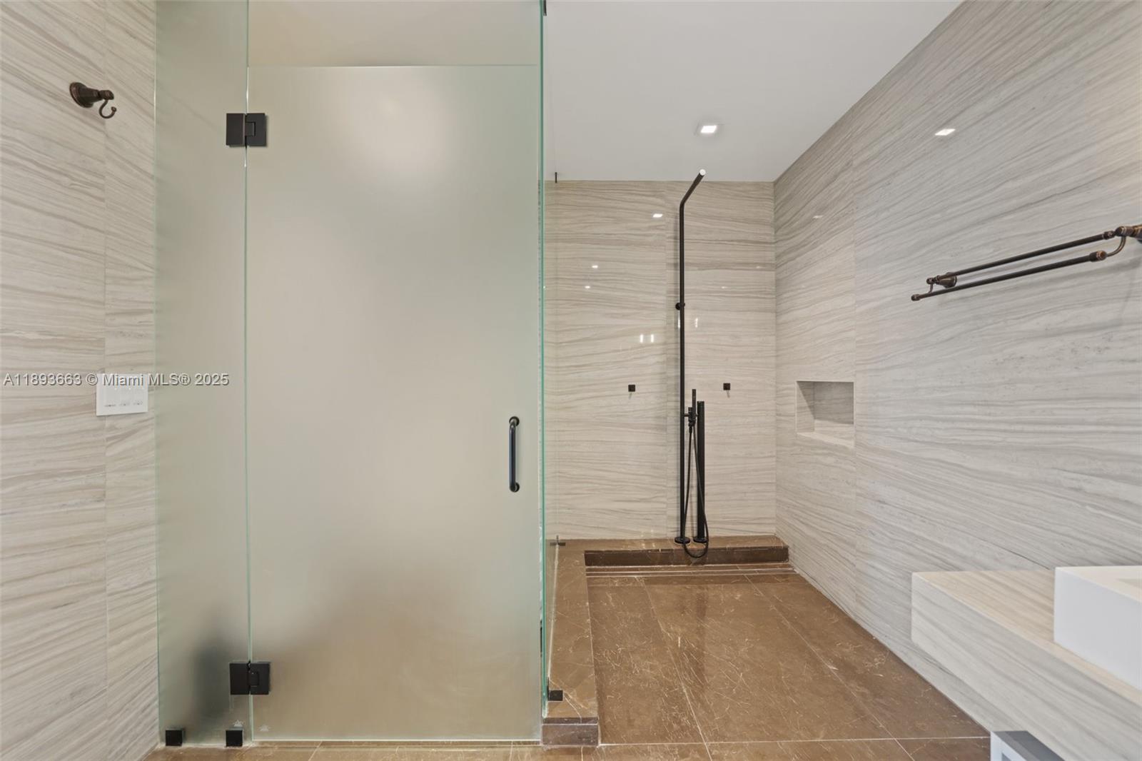 2200 FORT LAUDERDALE BEAC - Residential Lease