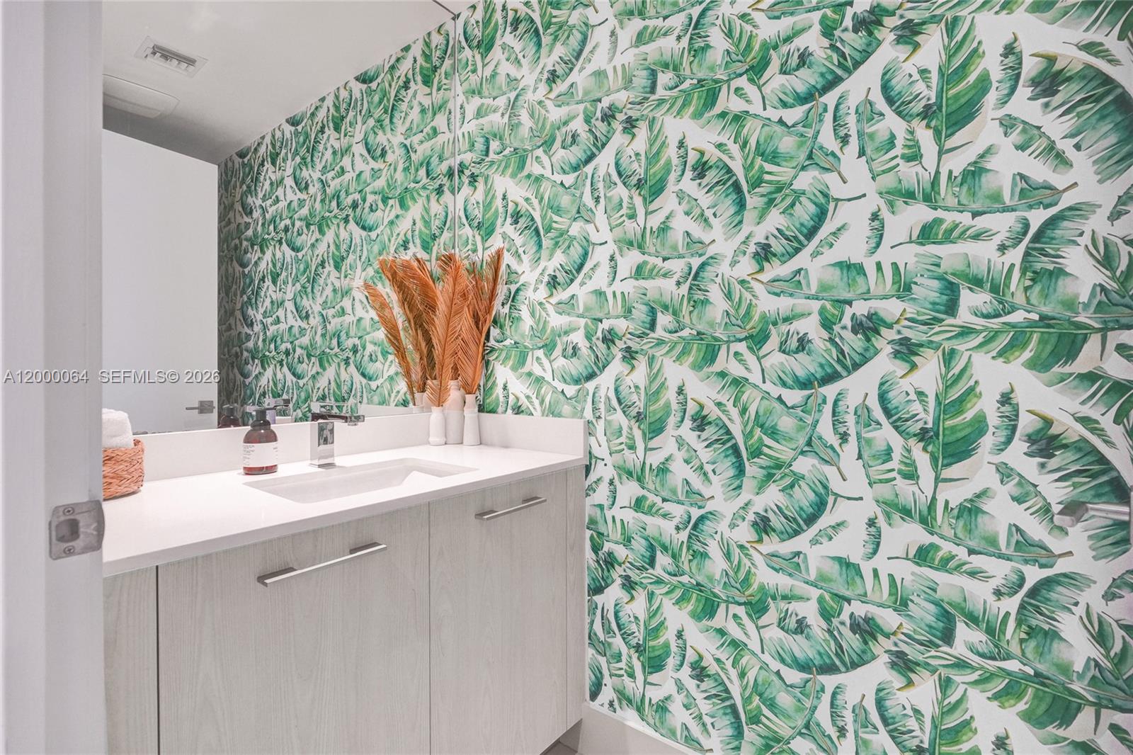 BRICKELL HEIGHTS EAST CON - Residential Lease