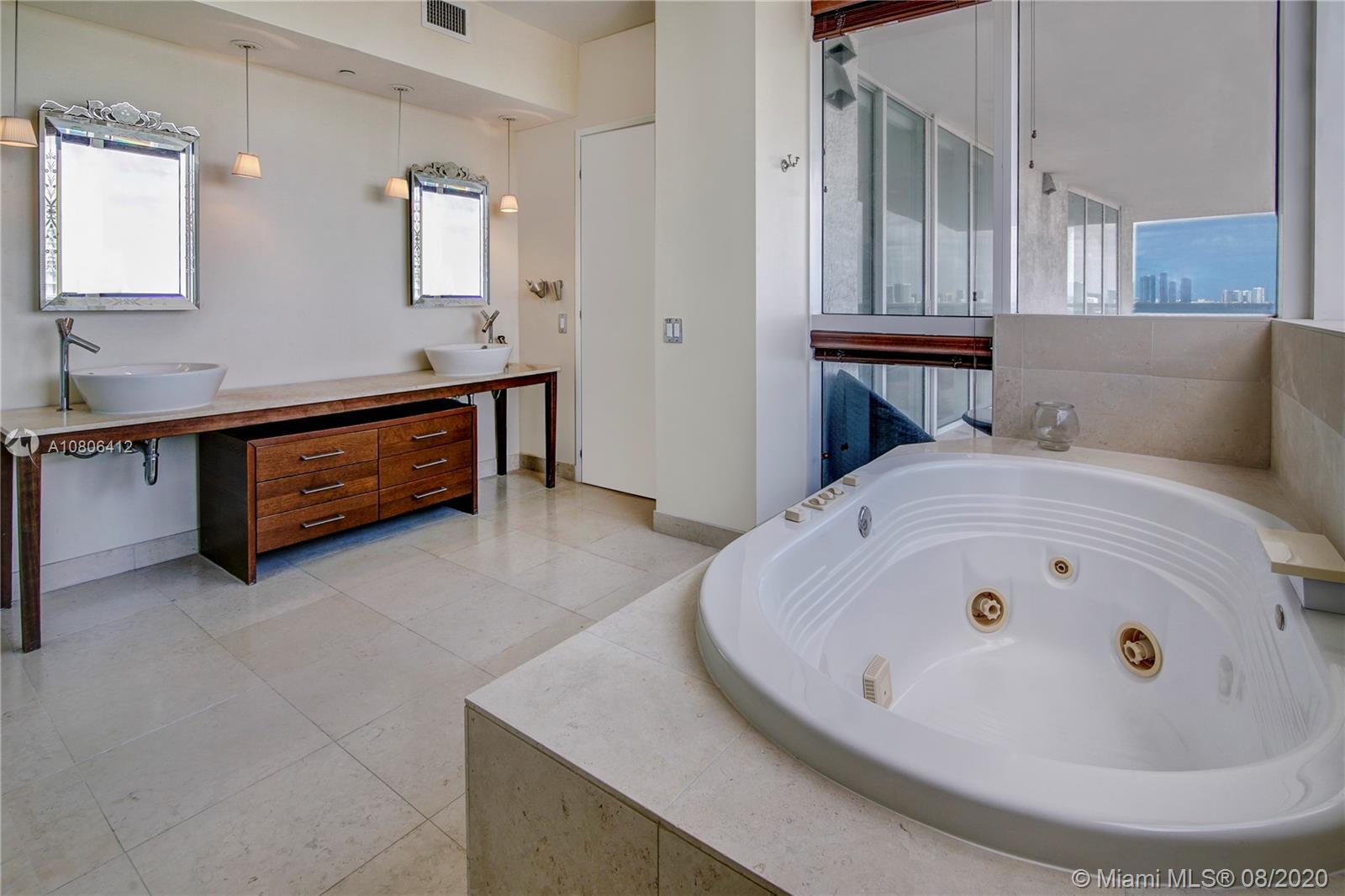 ICON CONDO - Residential