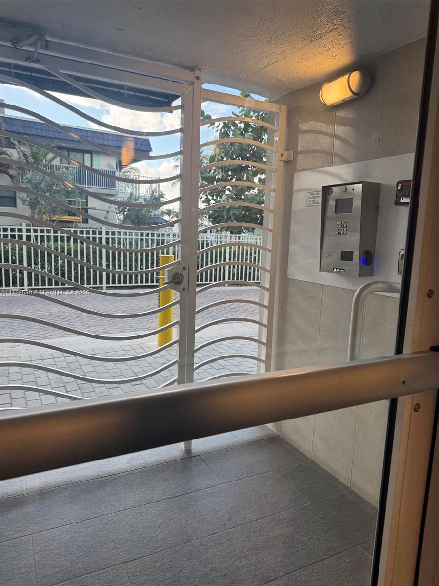 EDGEWATER BEACH TOWERS CO - Residential Lease