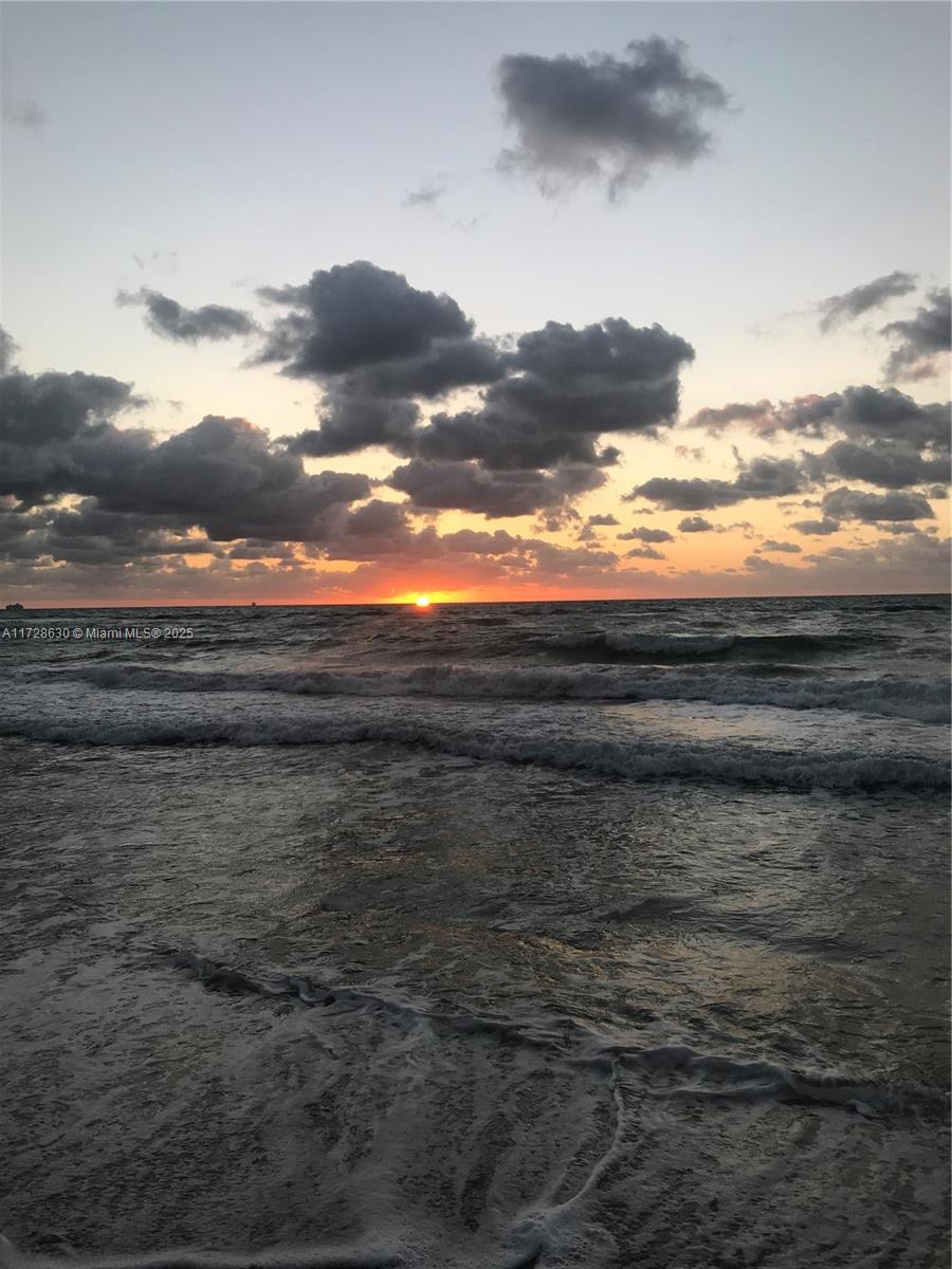 EDGEWATER BEACH TOWERS CO - Residential Lease