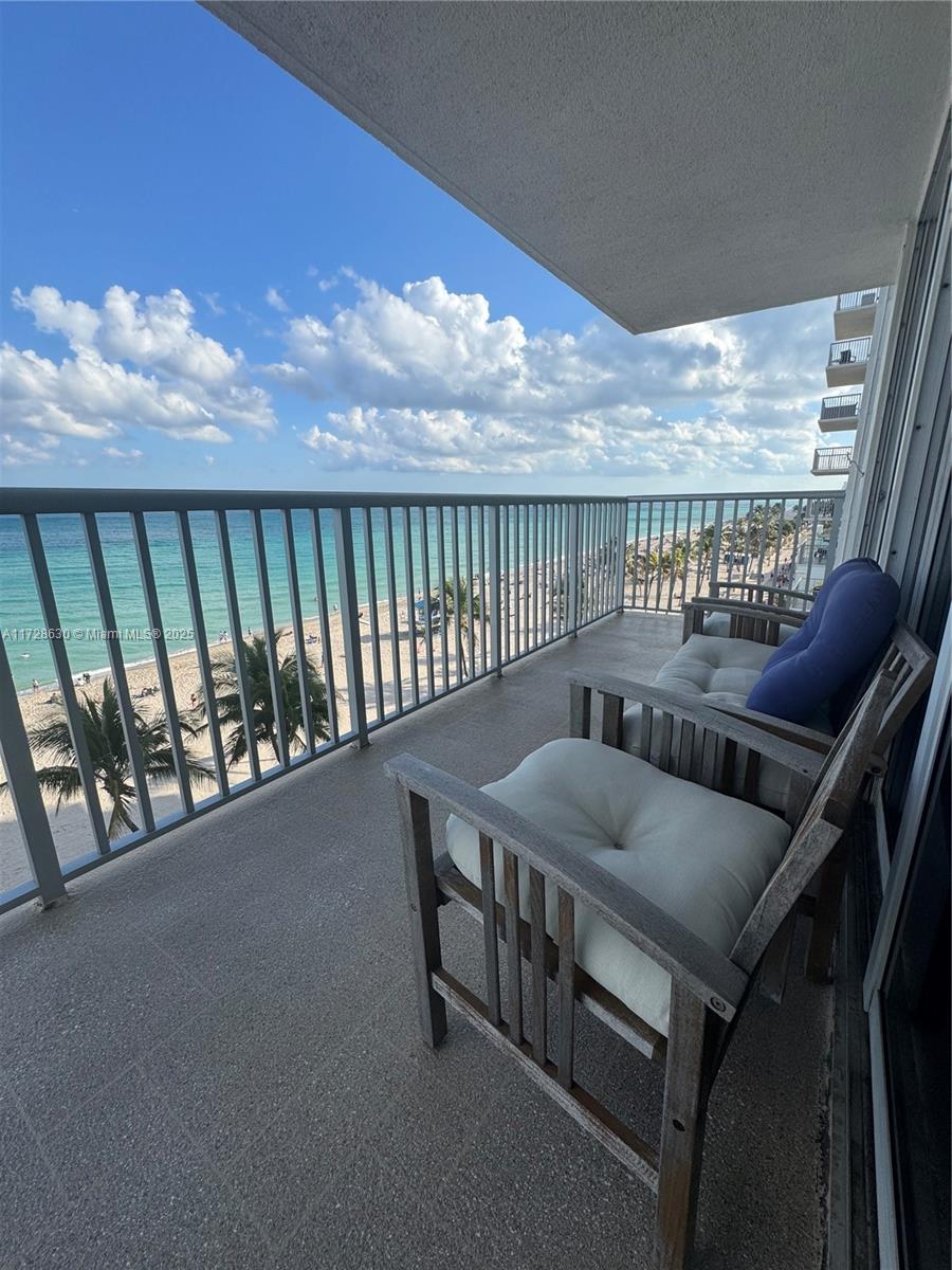 EDGEWATER BEACH TOWERS CO - Residential Lease