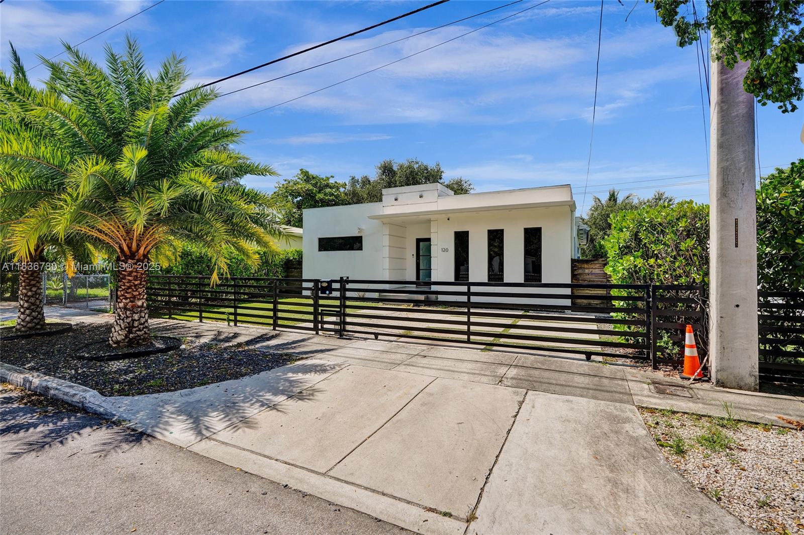 120 NW 41st St