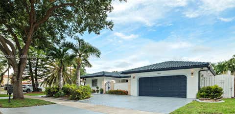 Photo of 7819 NW 166th Ter, Miami Lakes, FL 33016 (MLS # A12028644)