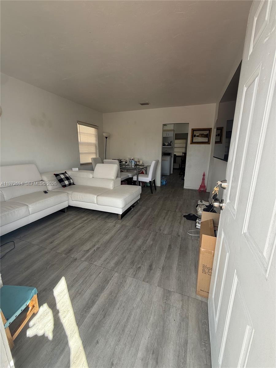 COMFORT GARDENS - Residential Income