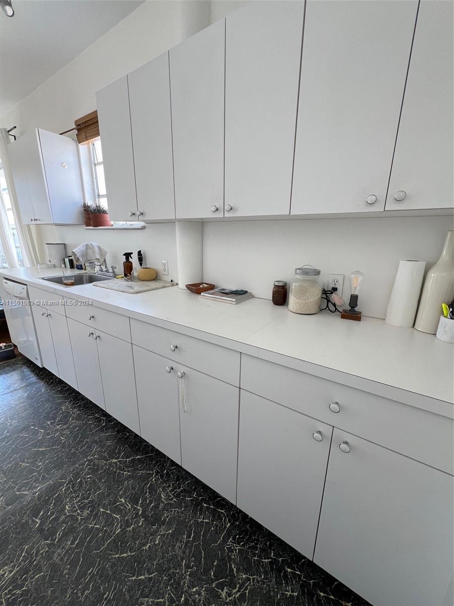 ART DECO CONDO - Residential