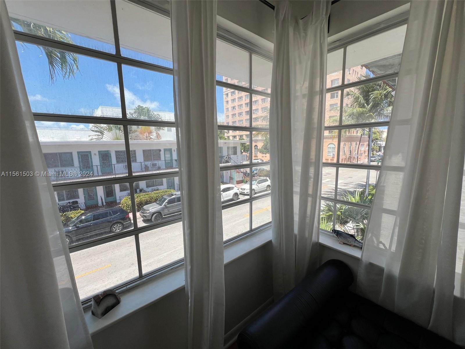 ART DECO CONDO - Residential