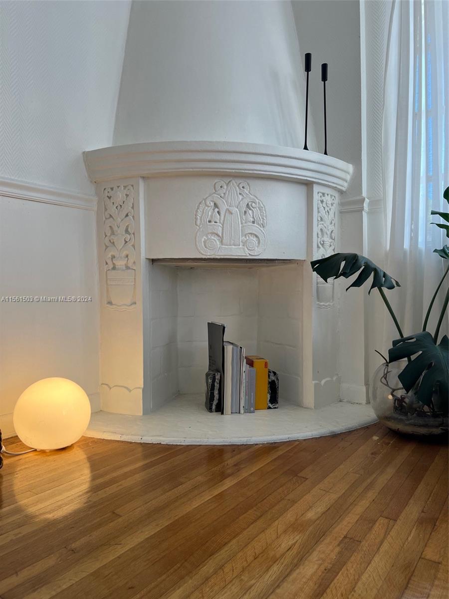 ART DECO CONDO - Residential