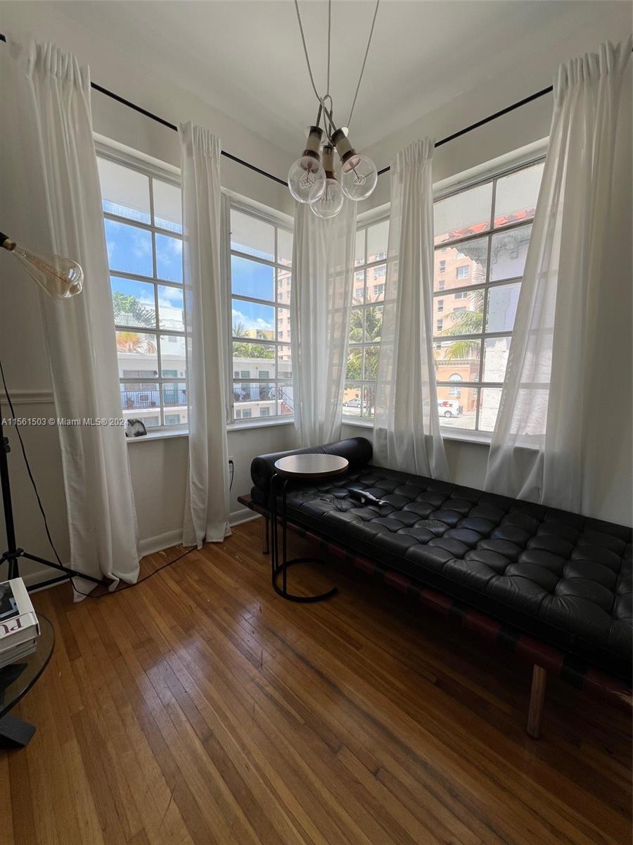 ART DECO CONDO - Residential