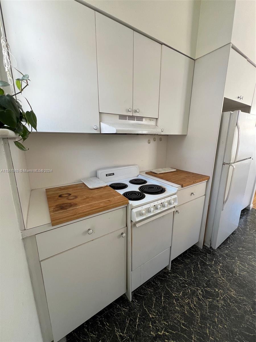 ART DECO CONDO - Residential