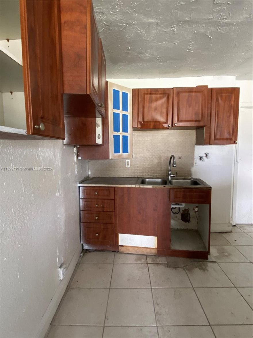 Great opportunity to own a townhome in a central Miami Gardens location! This property offers a clean slate for buyers looking to customize or renovate to their taste. With solid bones and excellent accessibility to major highways, schools, and local amenities, it’s ideal for both homeowners and investors seeking long-term value. Don’t miss the chance to unlock its full potential!