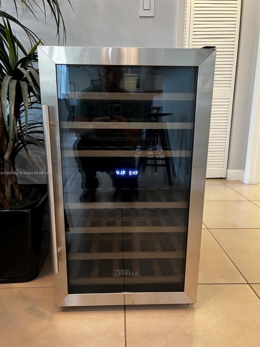 THE YACHT CLUB AT AVENTURA - Residential Lease