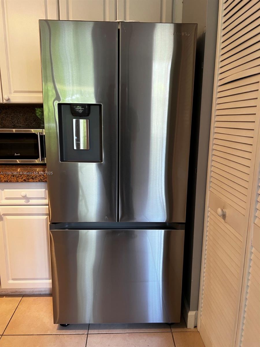 THE YACHT CLUB AT AVENTURA - Residential Lease