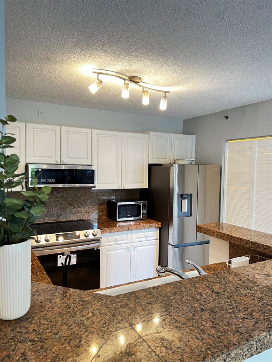 THE YACHT CLUB AT AVENTURA - Residential Lease