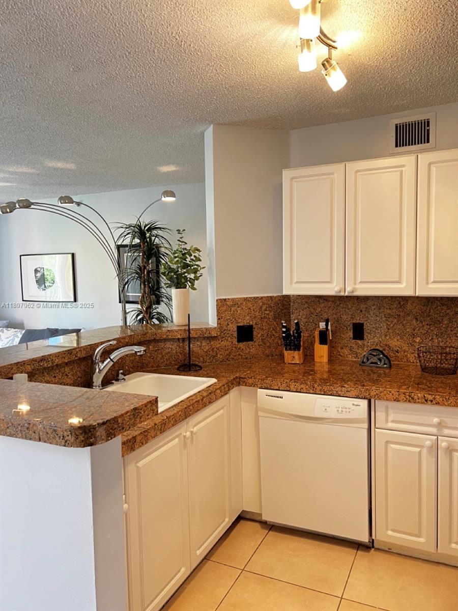 THE YACHT CLUB AT AVENTURA - Residential Lease