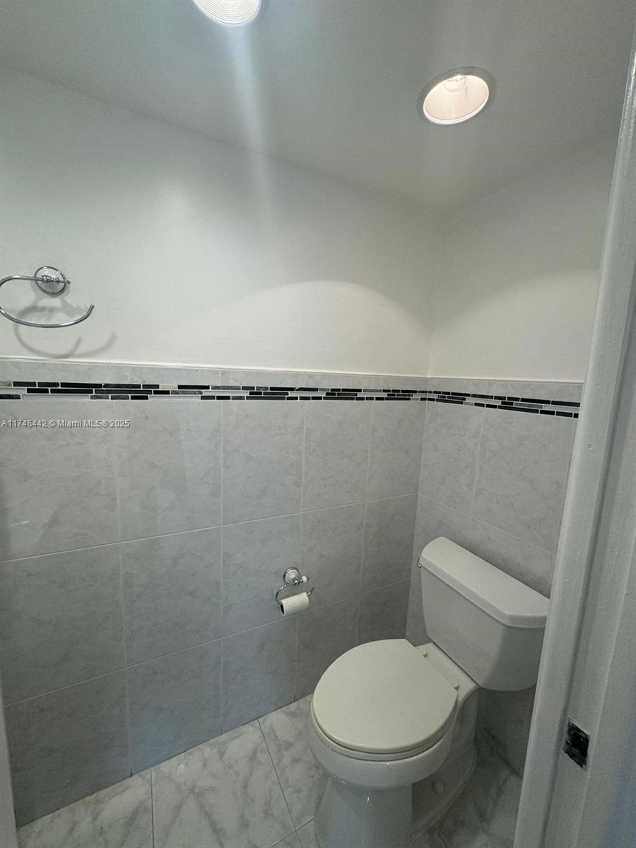 DOLPHIN CONDO - Residential