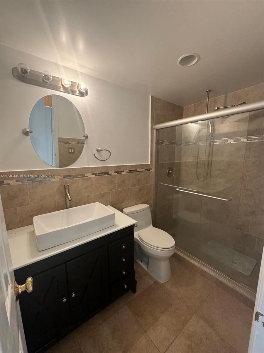 DOLPHIN CONDO - Residential