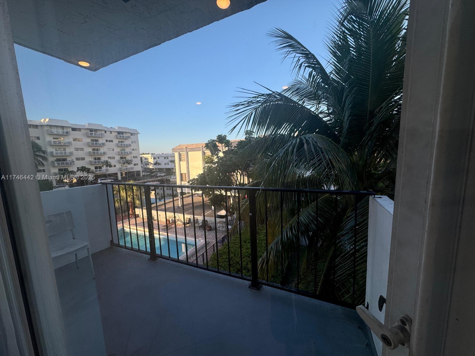 DOLPHIN CONDO - Residential