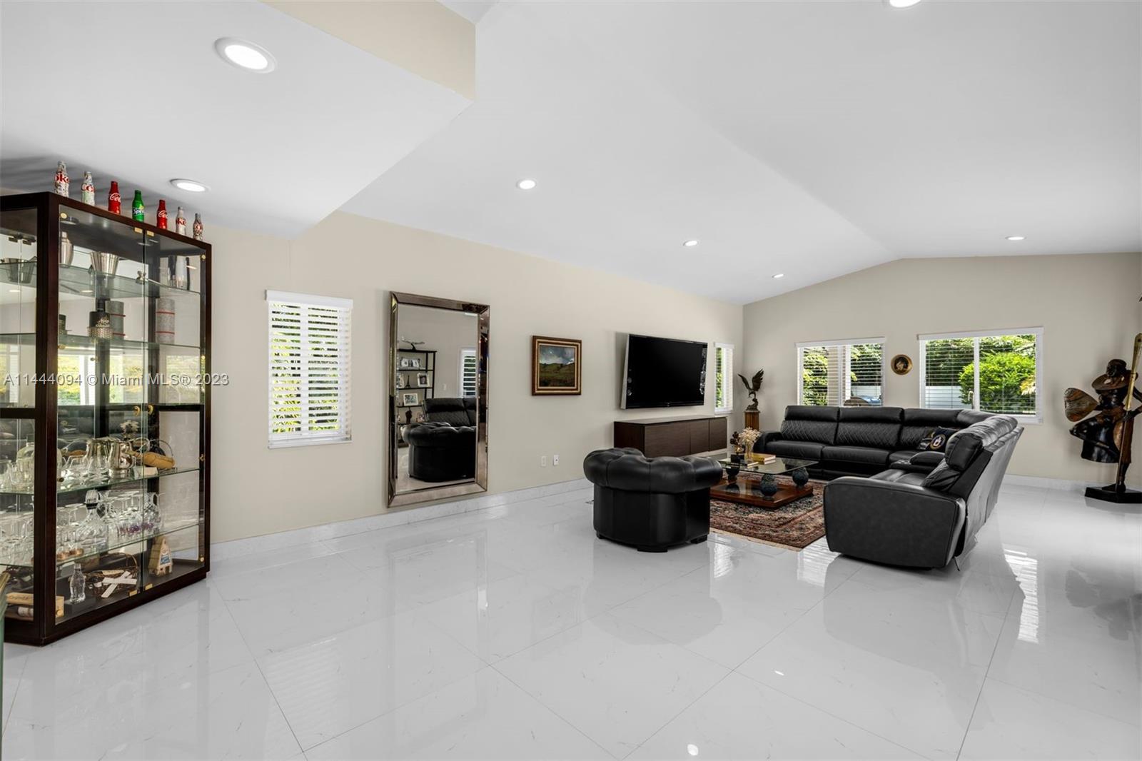 BANYAN WOODS - Residential