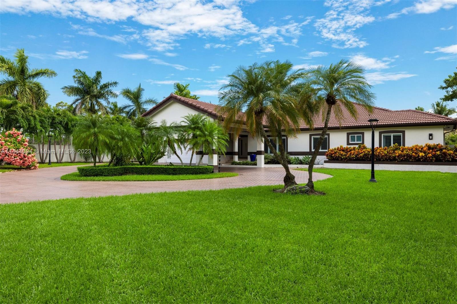 BANYAN WOODS - Residential