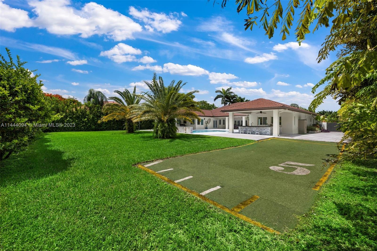 BANYAN WOODS - Residential