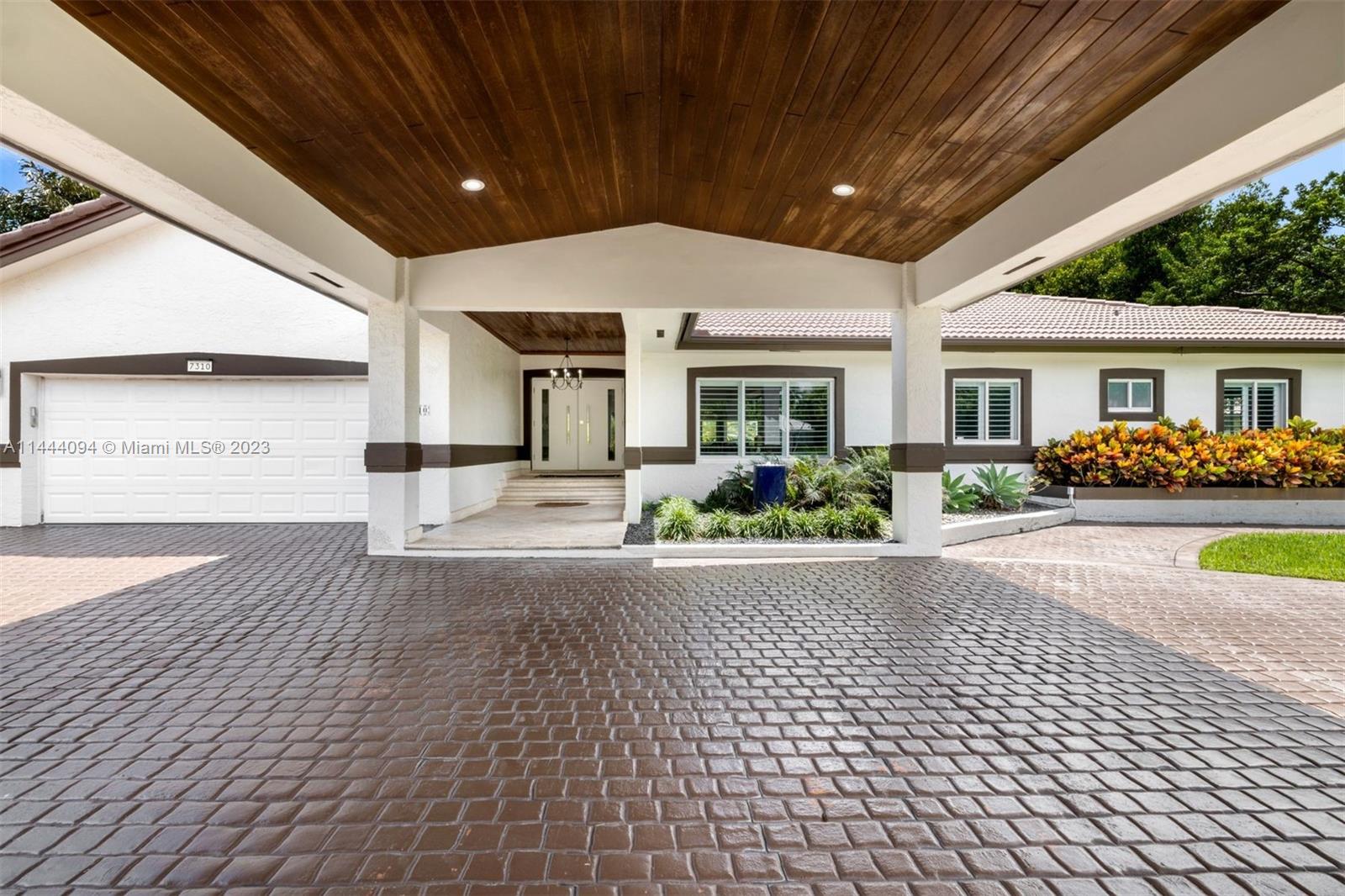 BANYAN WOODS - Residential