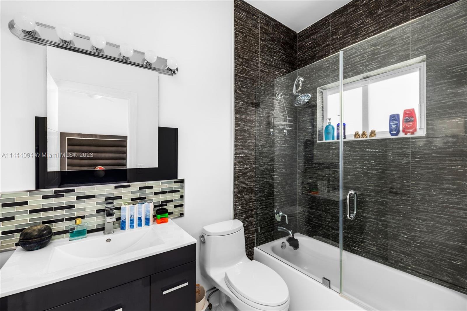 BANYAN WOODS - Residential