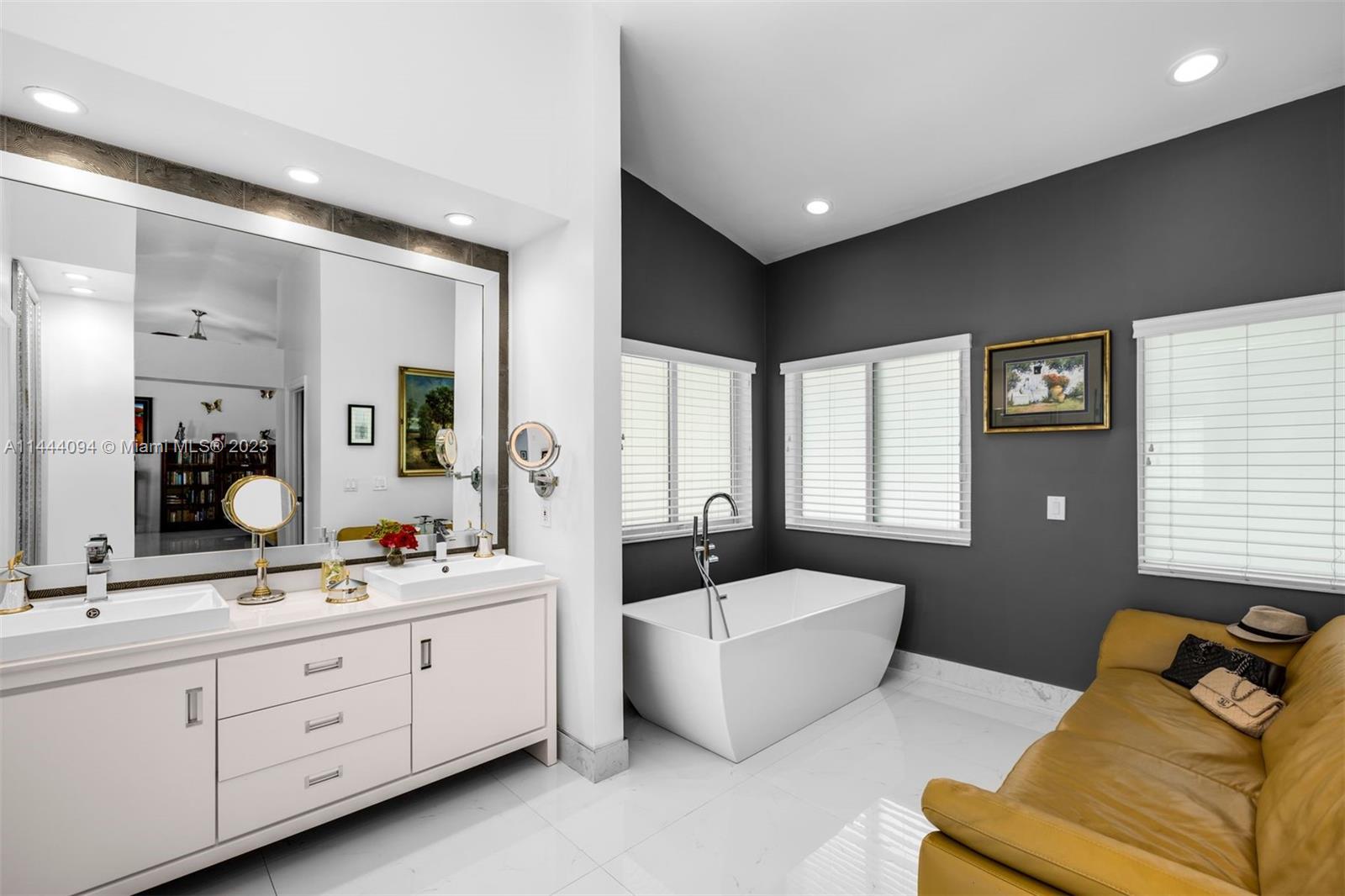 BANYAN WOODS - Residential