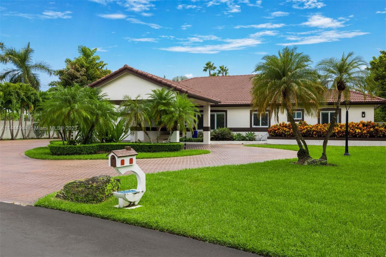 BANYAN WOODS - Residential