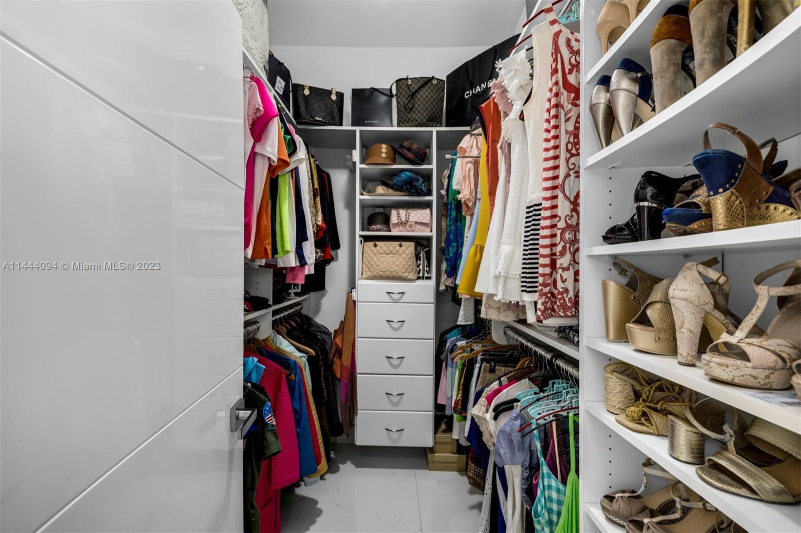 BANYAN WOODS - Residential