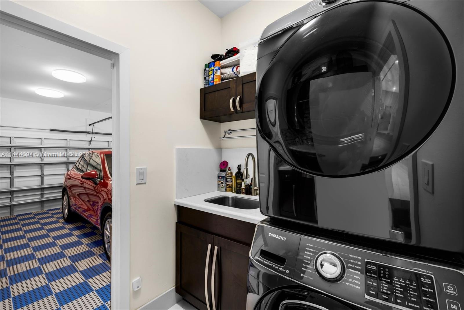 BANYAN WOODS - Residential