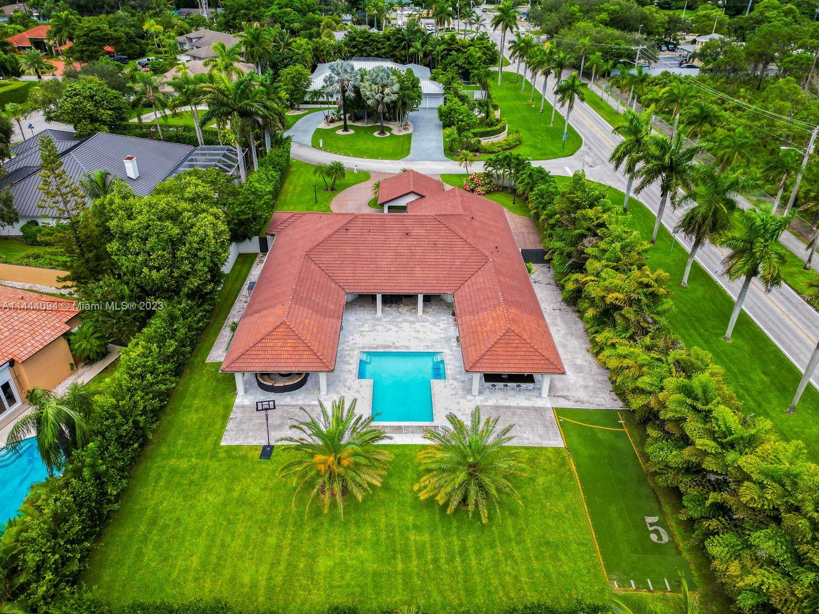 BANYAN WOODS - Residential