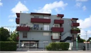 Very centrally located unit close to airport and palmetto express way. Unit features a kitchen, living/dining space with a balcony. Community has a security fence, wall, security cameras, with key access to the building. Laundry facility on-site. Very well maintained by Association.
Tenant occupied until May 31st.