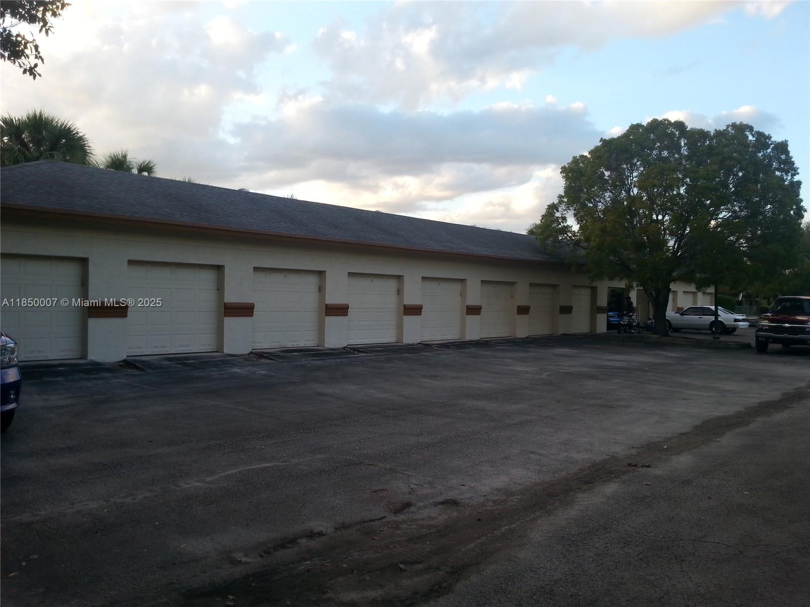 6100 Boulevard Of Champions