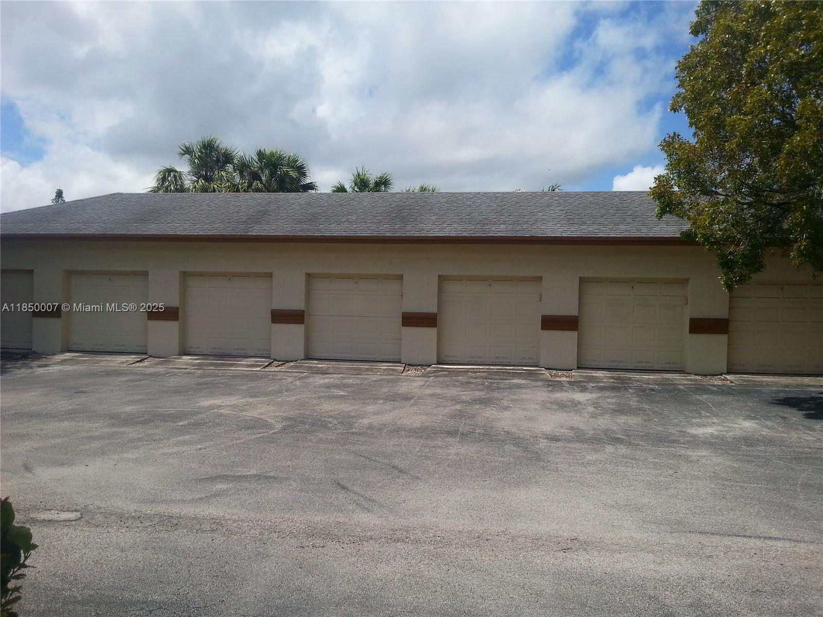 6100 Boulevard Of Champions