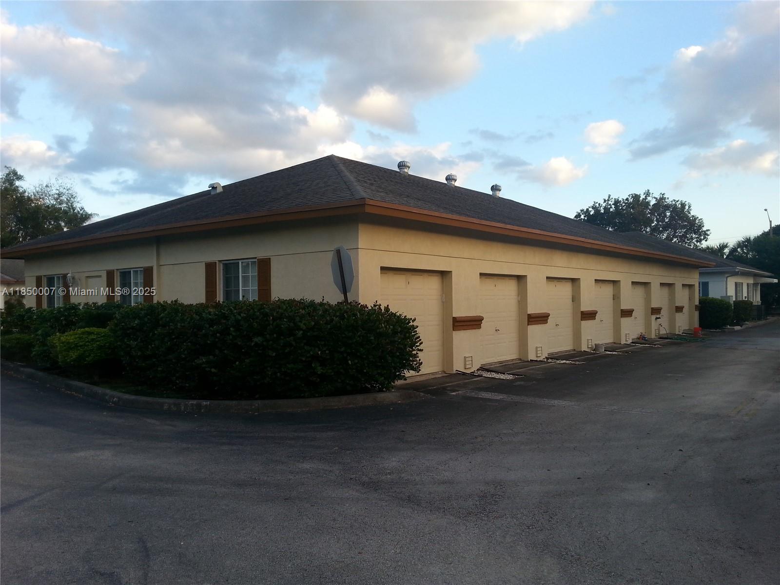6100 Boulevard Of Champions